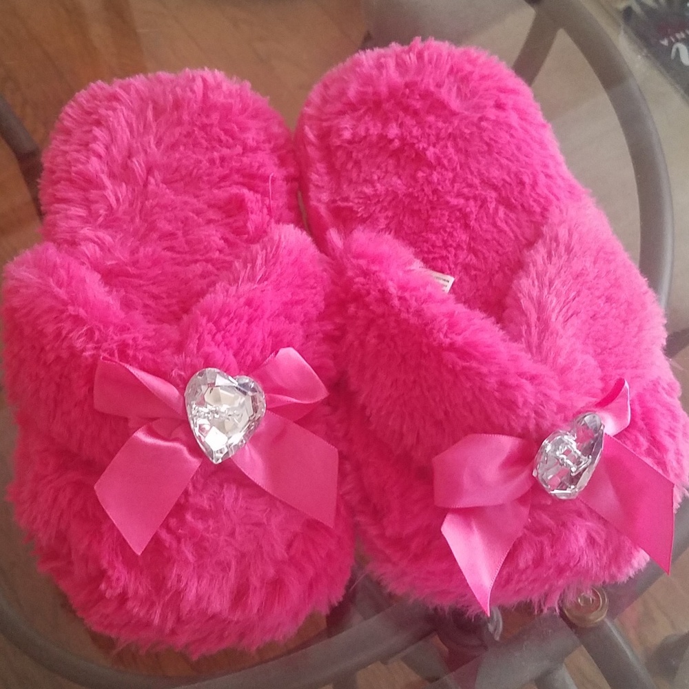Girls pink fuzzy flip flop slippers L 2-3